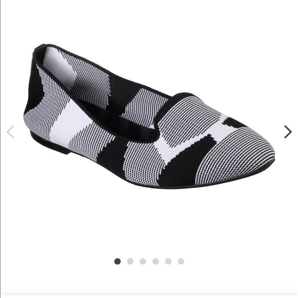 Sketchers flats brand new still in box